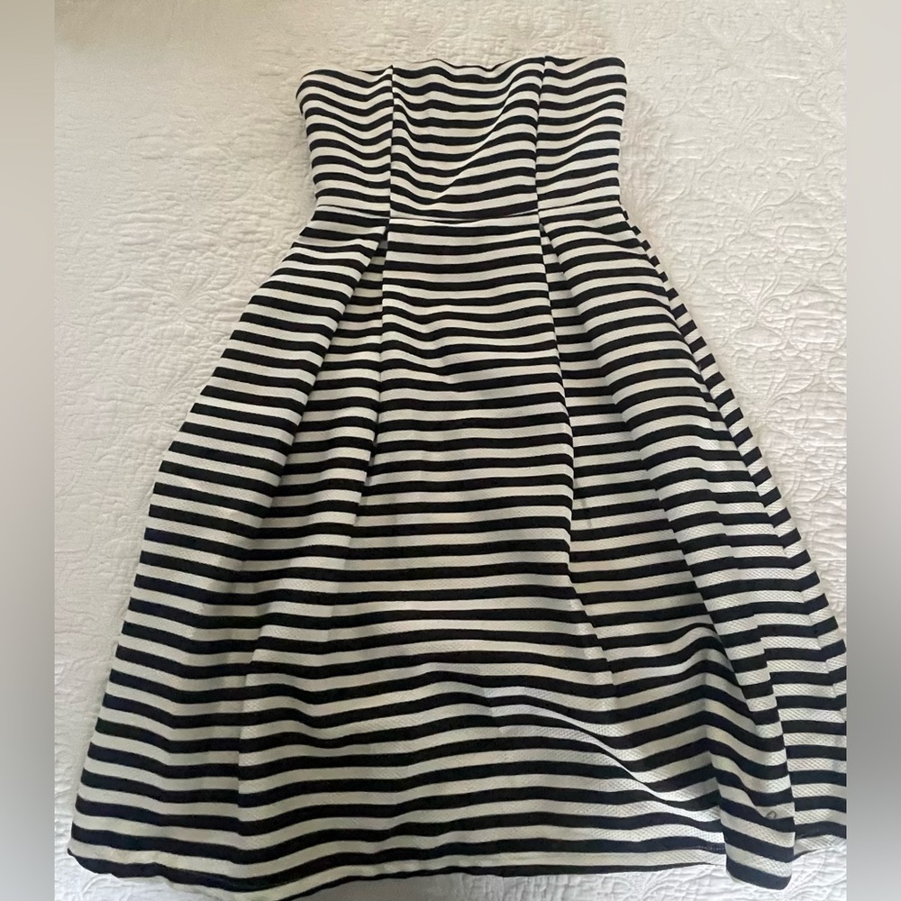 Striped , navy blue and white, strapless
